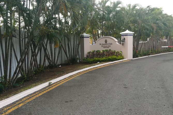 Private St Lucia Airport Transfer to Secrets St. Lucia Resort - The ride itself: live commentary and picture-friendly landmark stops