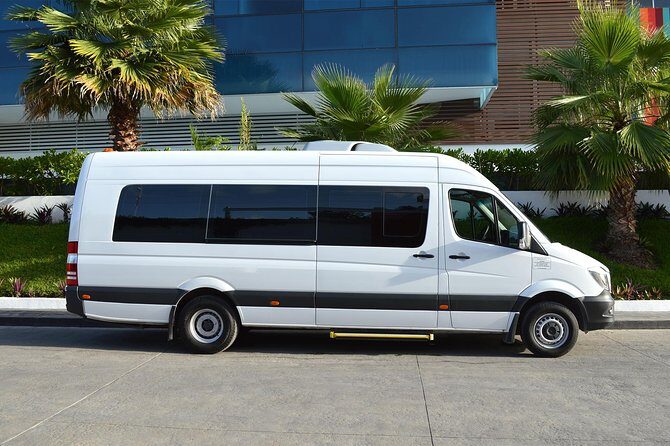 Shared Arrival Transfer: Saint Lucia International Airport to Hotel - The minivan setup: comfort, timing, and what shared really means