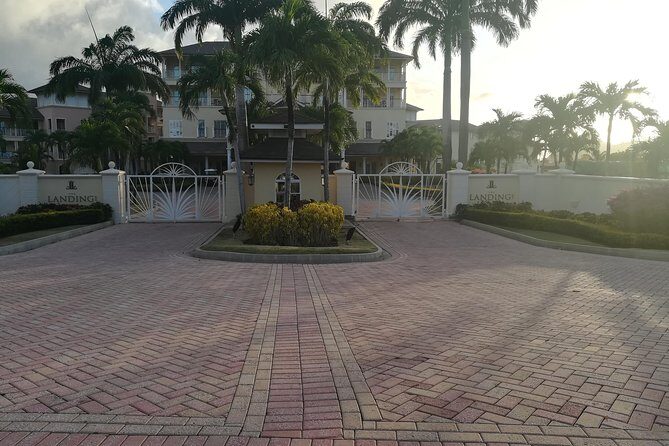 St Lucia Airport Transfer to The Landings - Hewanorra (UVF) & GFL Airport (SLU) - Departure day: load up, drive out, and offload at the airport