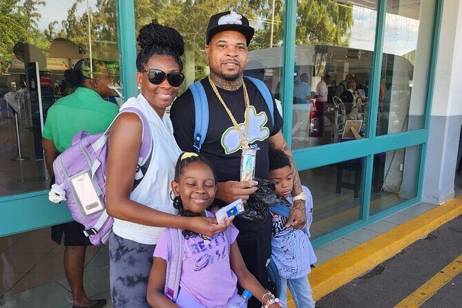 St. Lucia UVF Airport Transfers - Roundtrip with Free Souvenirs - How the Private Setup Changes the Feel